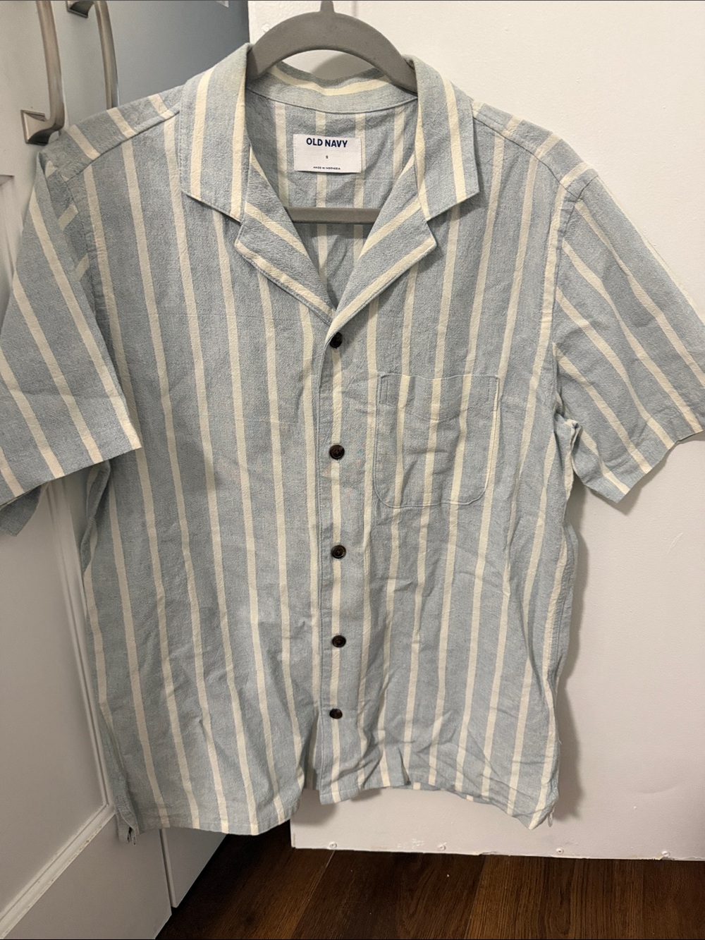 Old Navy Light Blue & White Vertical Stripe Short-Sleeve Button Shirt